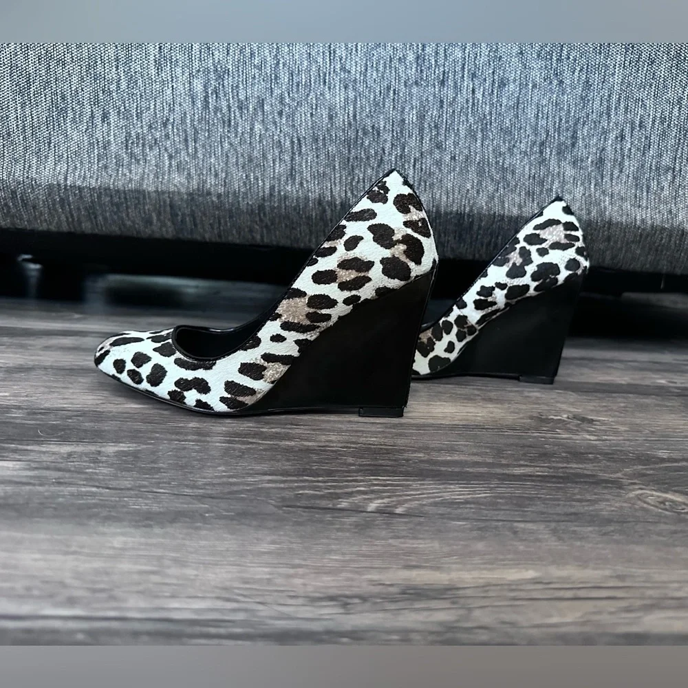 White House | Black House Willow Calf Hair Leopard Print Wedge Heels SZ 7.5 - Picture 14 of 14